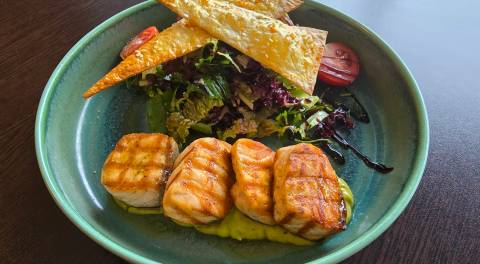 Izgara Somon Salatası