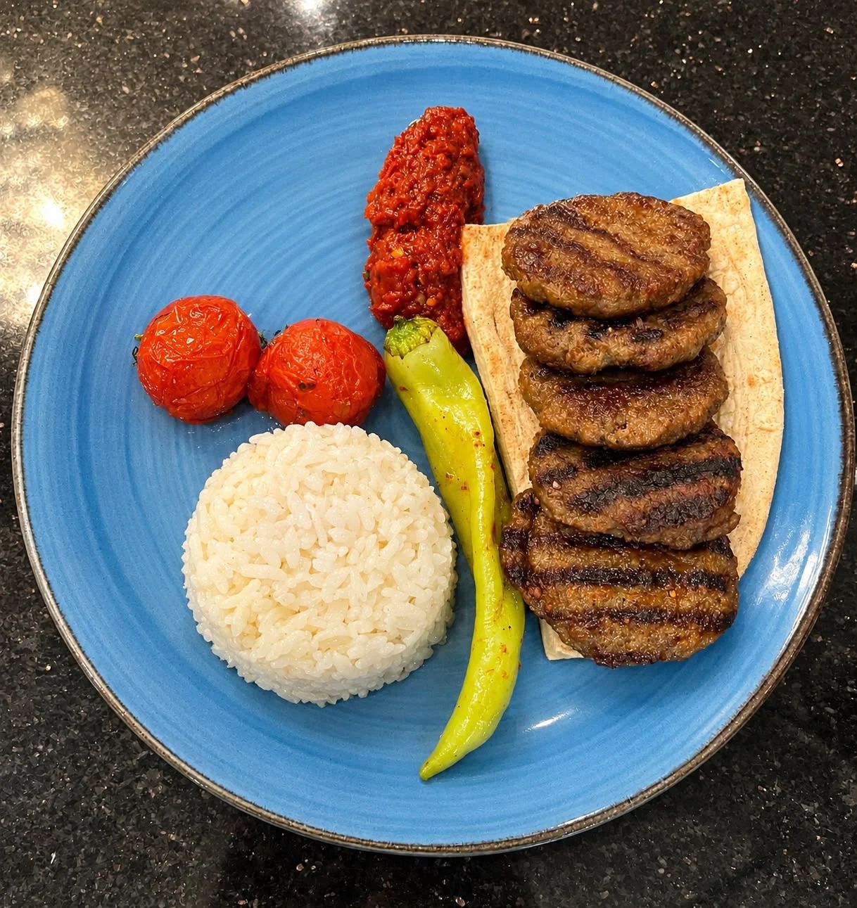 Pide Üstünde Izgara Köfte